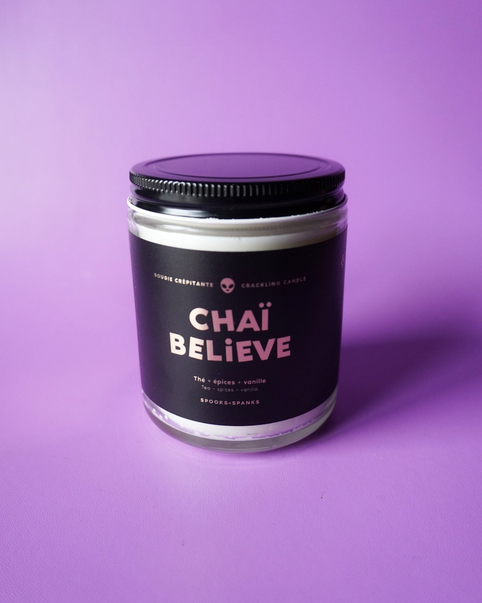 Vela de mecha crepitante Chaï Believe - té + especias + vainilla