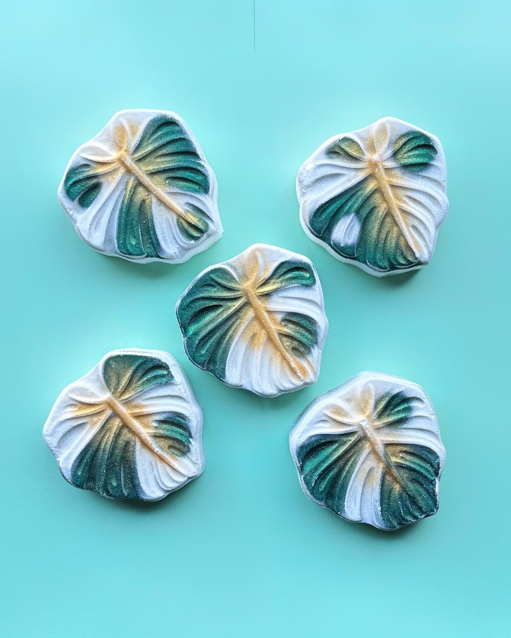 Monica Monstera bath bomb