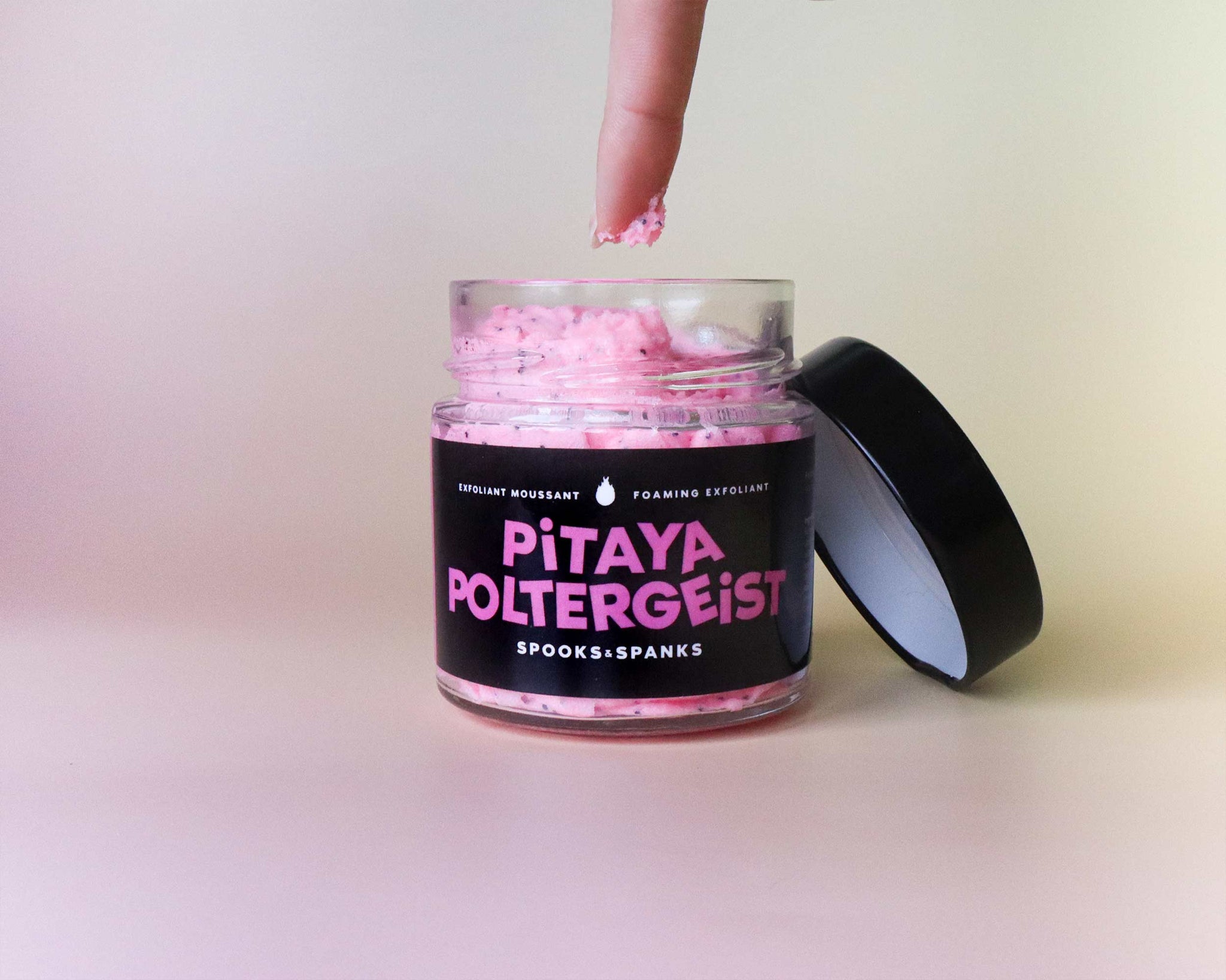 Pitaya Poltergeist foaming exfoliant - Pink dragonfruit