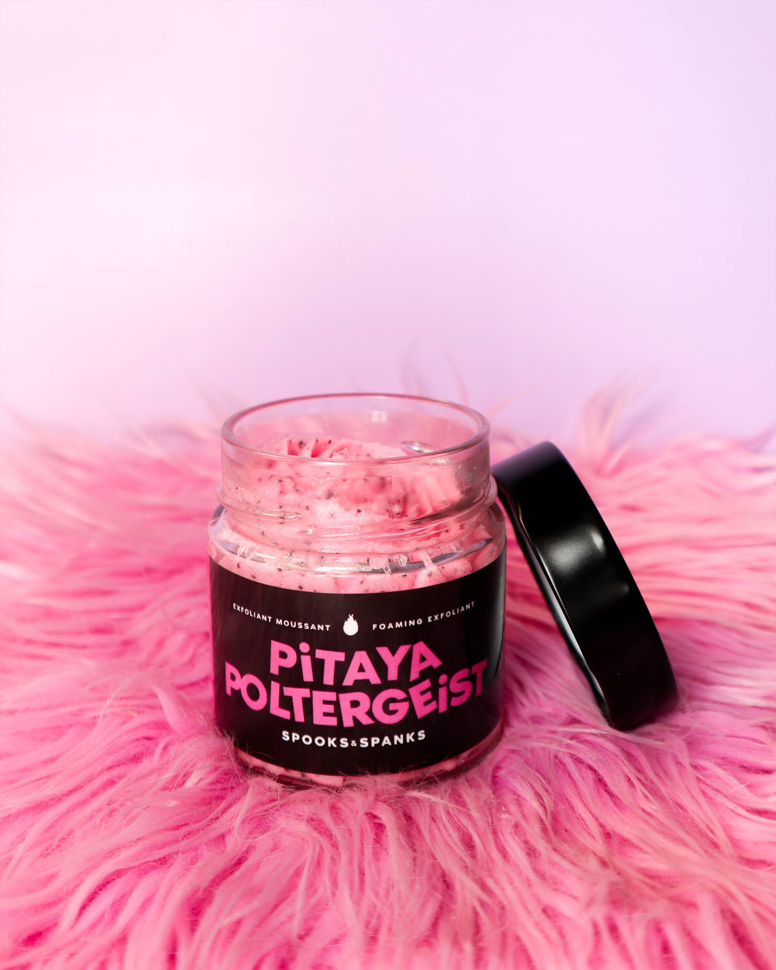 Pitaya Poltergeist foaming exfoliant - Pink dragonfruit